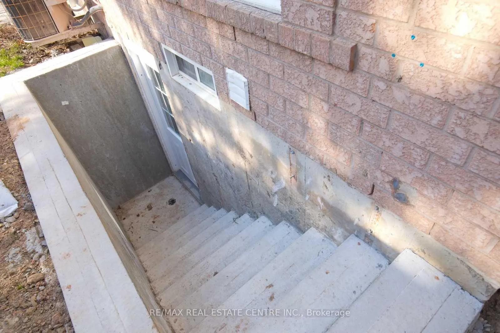 Photo 11 of 50 Rowland Street, Brampton, Fletcher's Meadow — HOMEH