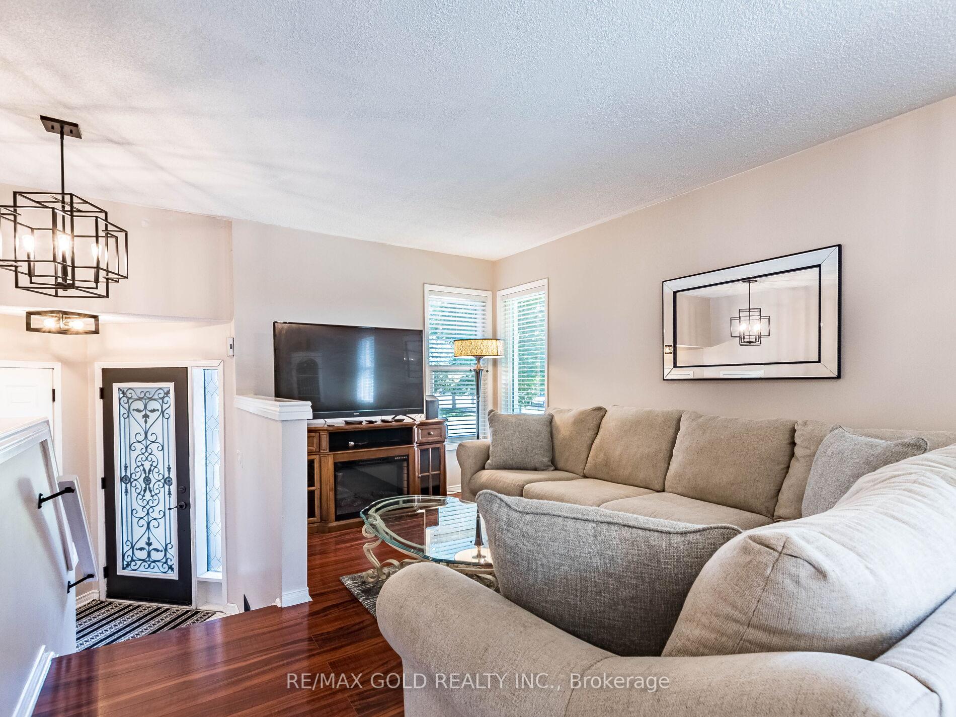 Photo 9 of 98 Springview Drive, Brampton, Brampton West — HOMEH