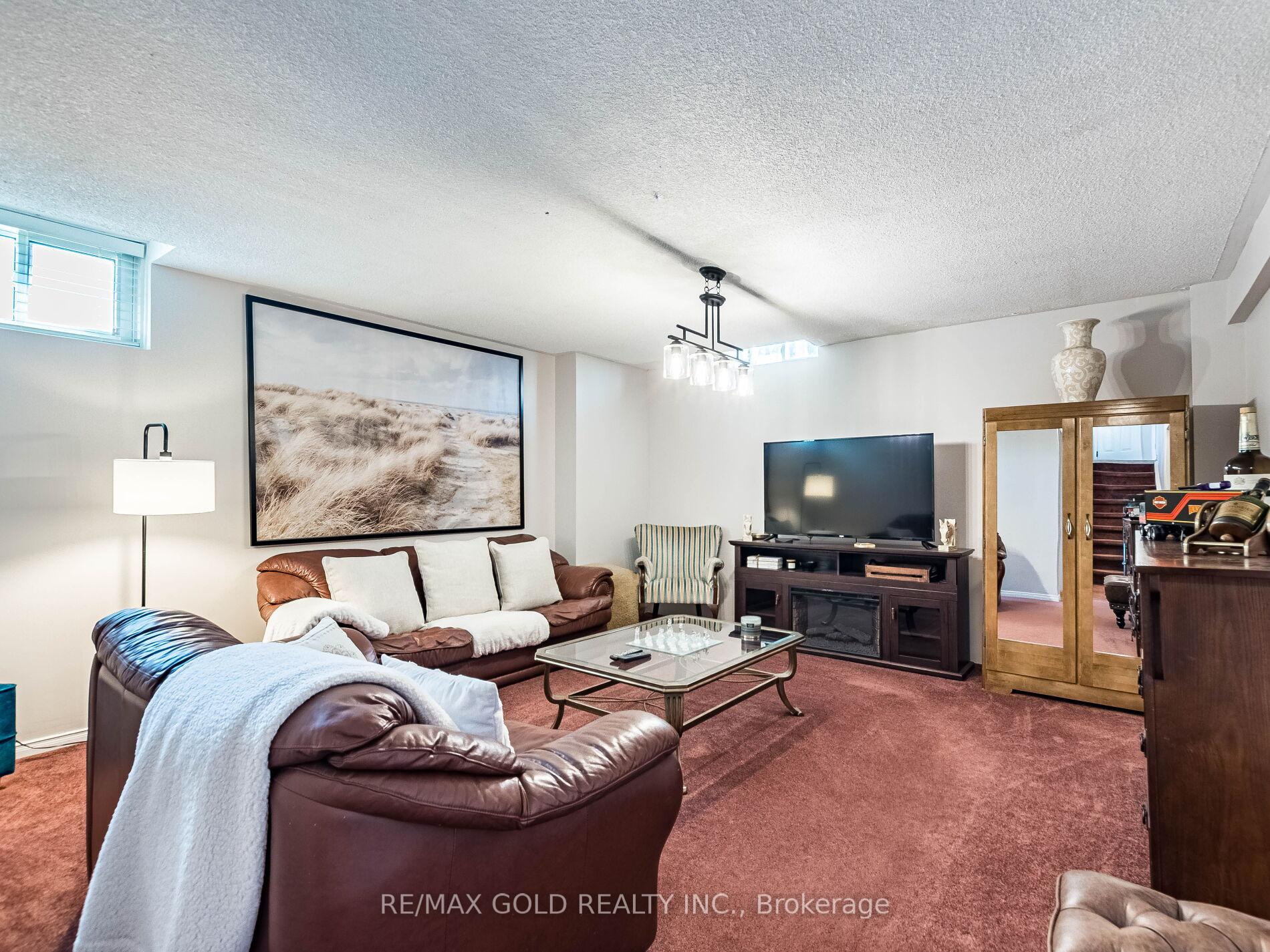 Photo 19 of 98 Springview Drive, Brampton, Brampton West — HOMEH