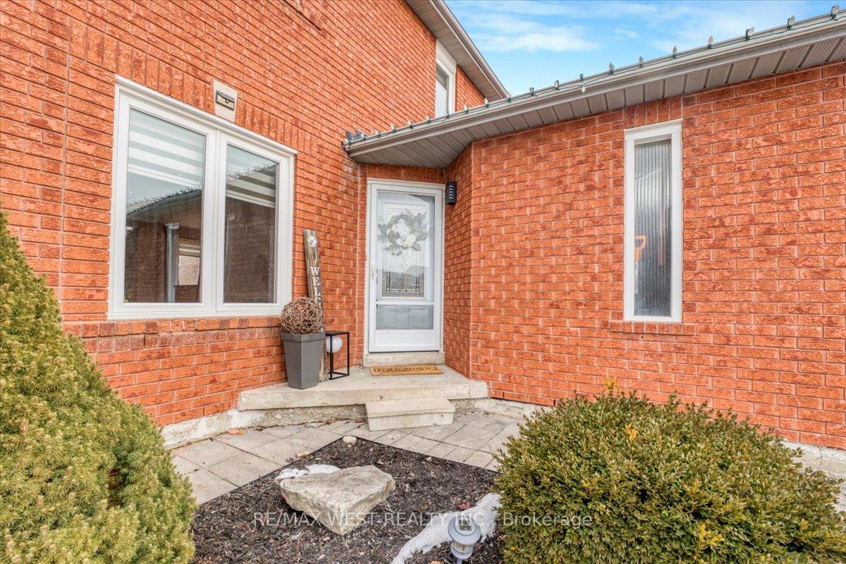Photo 4 of 12 Whitbread Avenue, Caledon, Bolton East — HOMEH