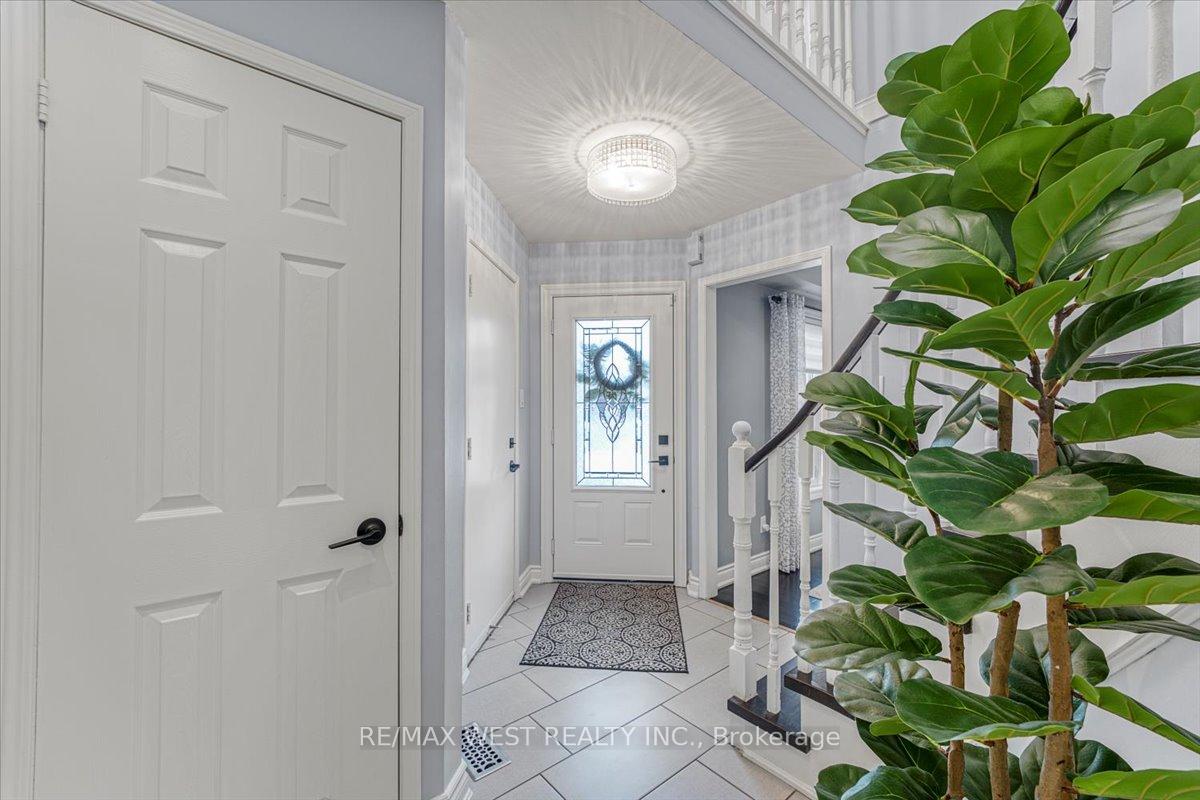 Photo 5 of 12 Whitbread Avenue, Caledon, Bolton East — HOMEH