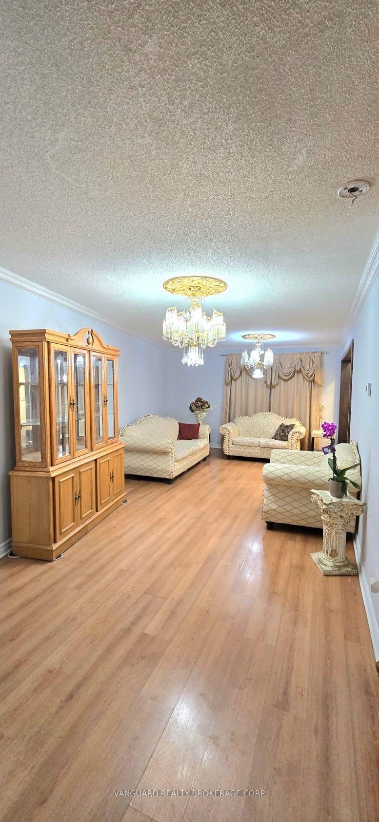 Photo 3 of 14 Jolley Court, Caledon, Bolton East — HOMEH