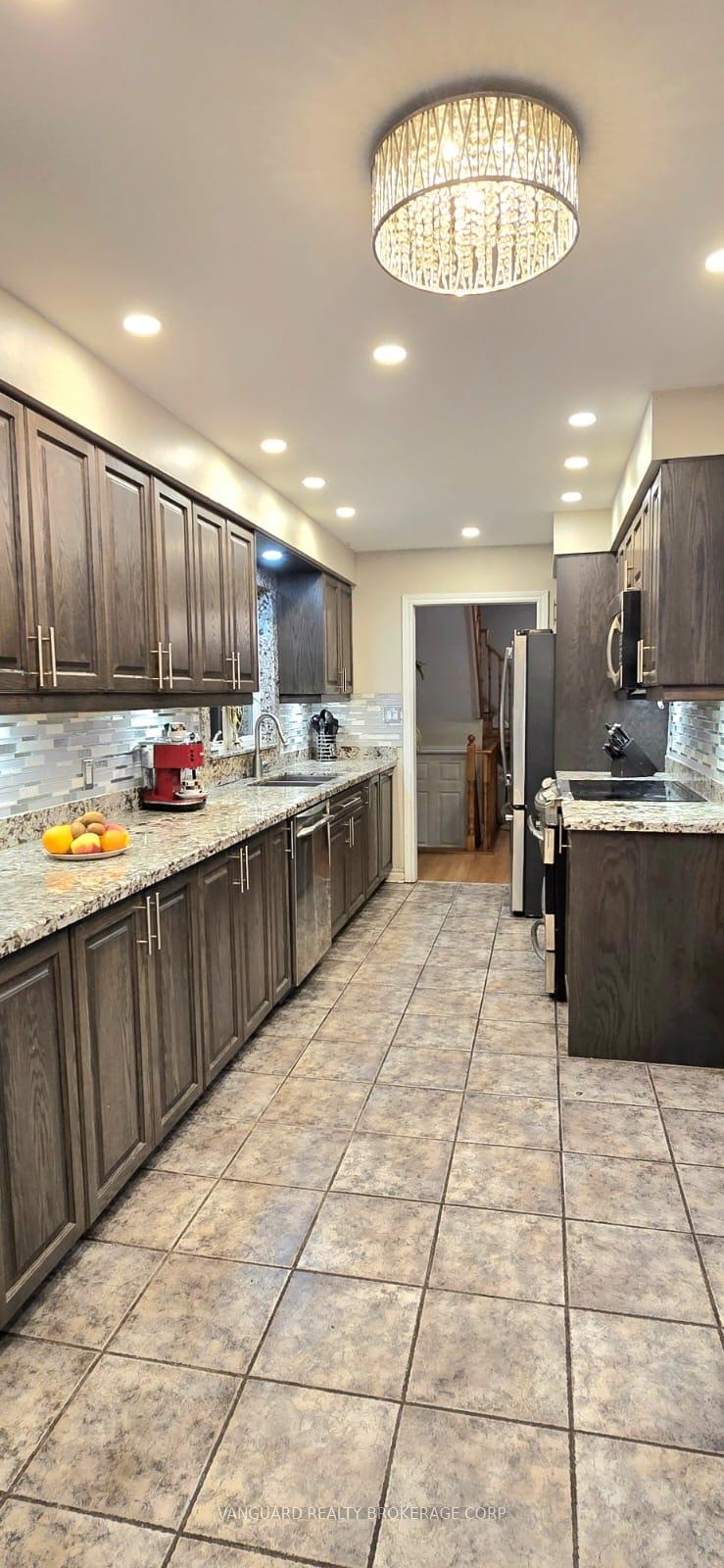 Photo 4 of 14 Jolley Court, Caledon, Bolton East — HOMEH