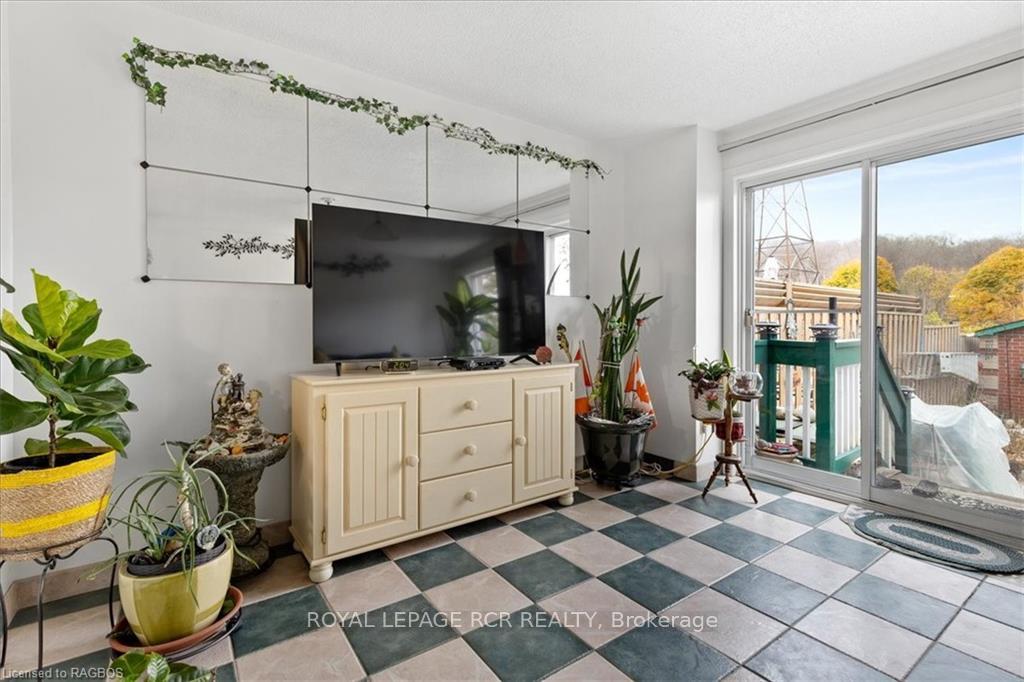 Photo 10 of 54 Poplar Drive, Cambridge — HOMEH