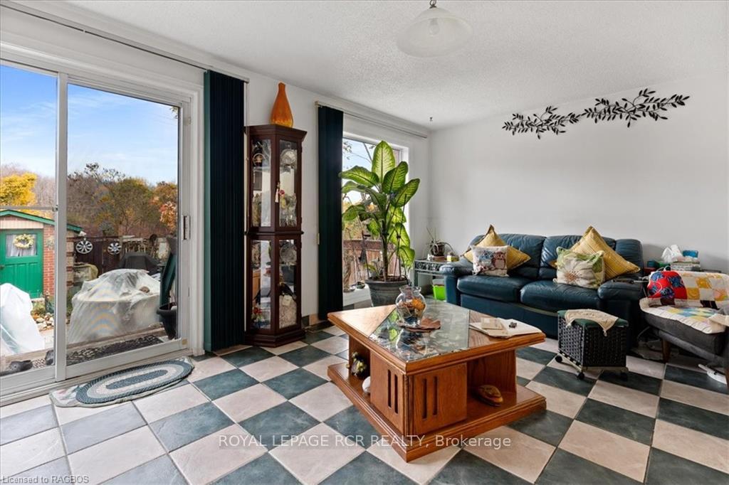 Photo 11 of 54 Poplar Drive, Cambridge — HOMEH