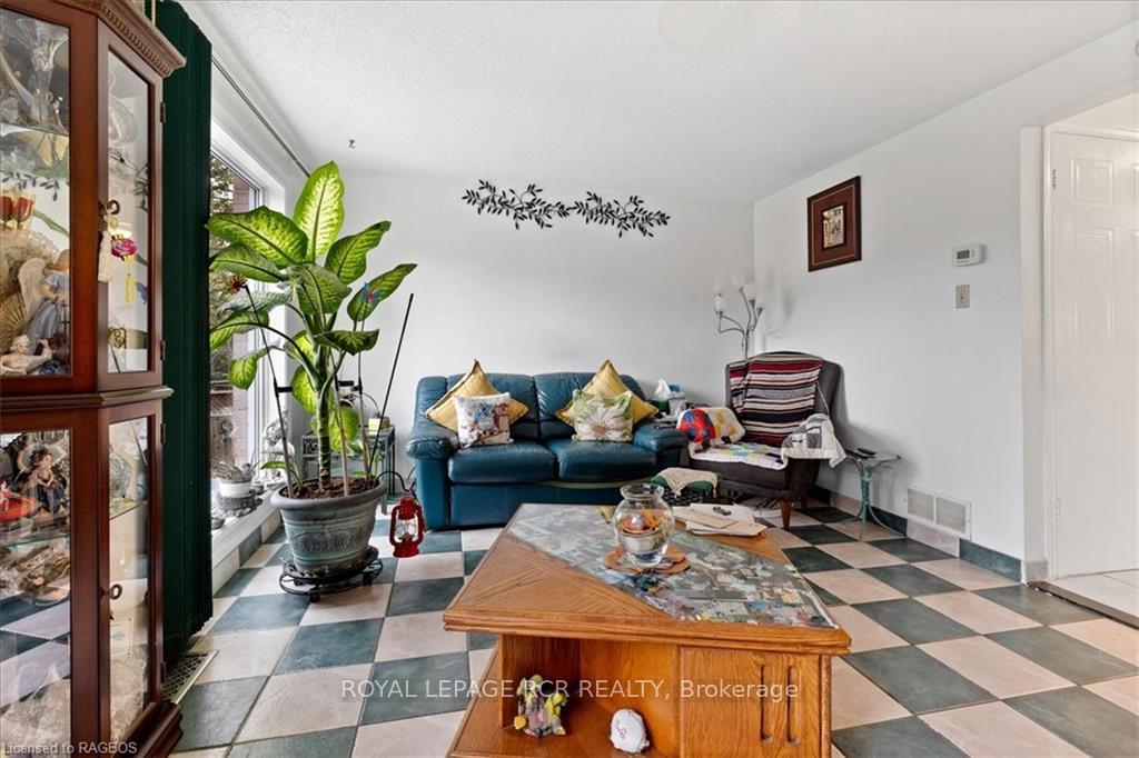 Photo 12 of 54 Poplar Drive, Cambridge — HOMEH