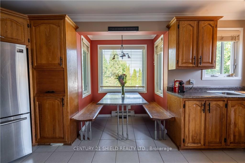Photo 2 of 325 Ivan Crescent, Cornwall — HOMEH