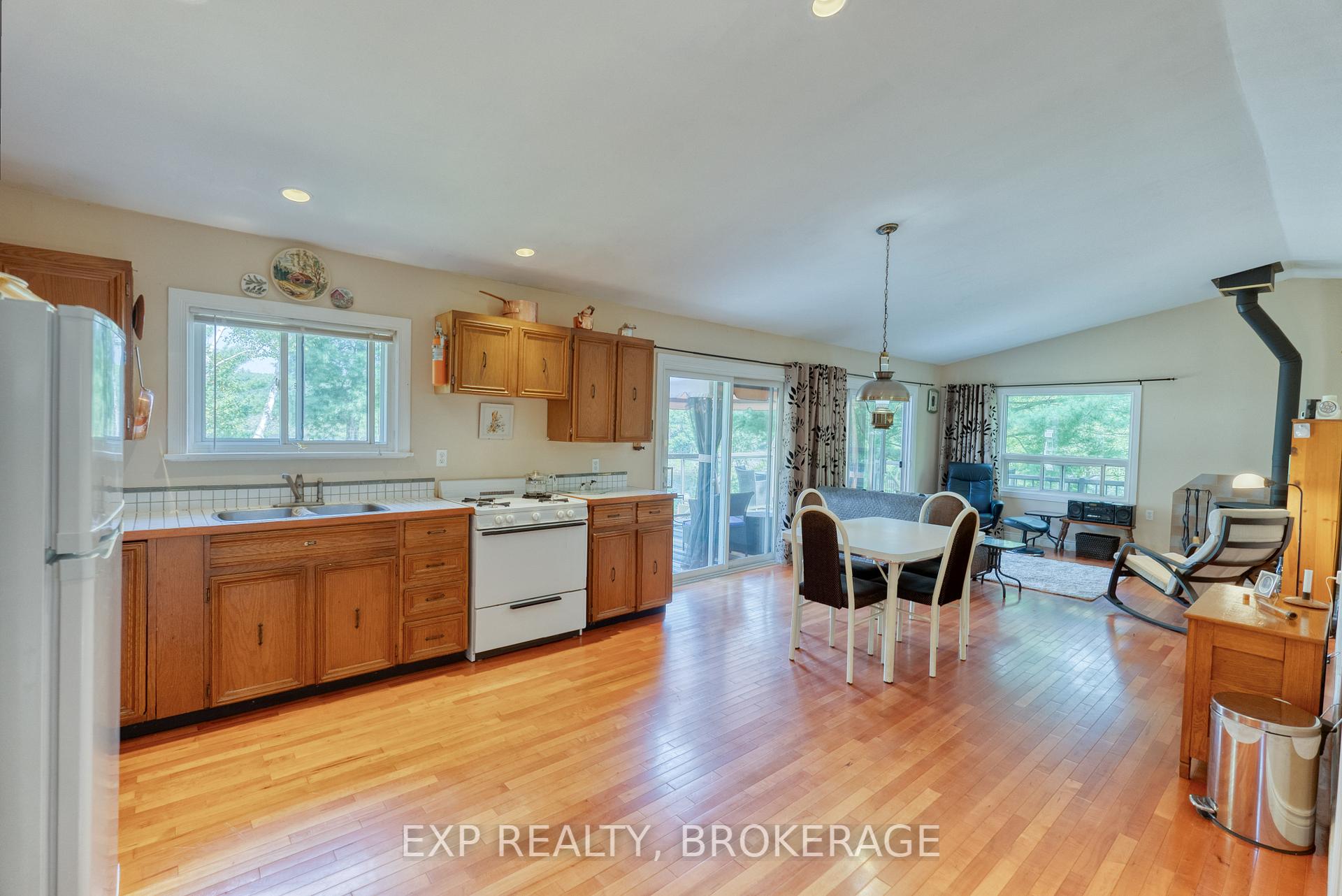 Photo 4 of 1040 Waters Edge Lane, Frontenac, Frontenac Centre — HOMEH