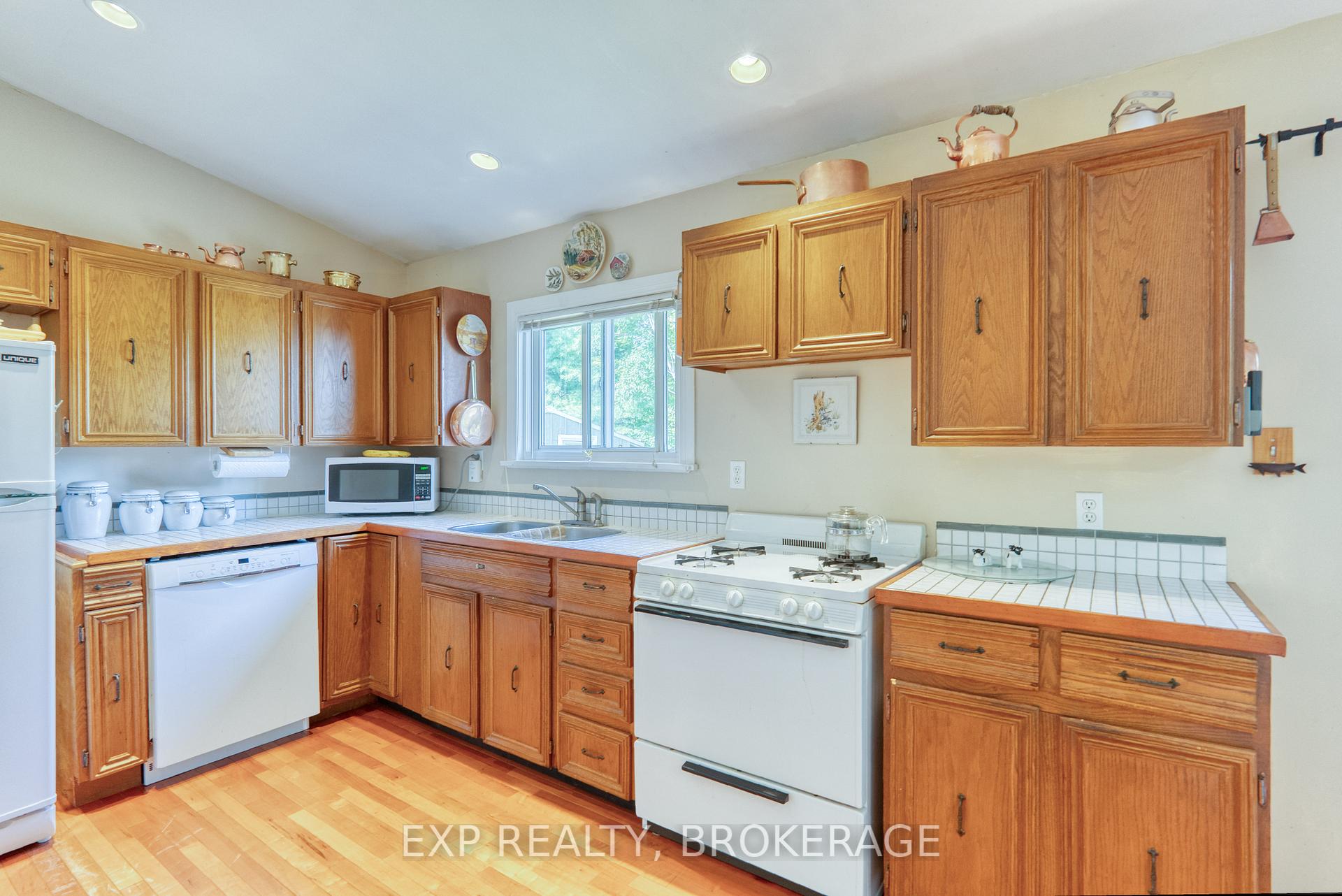 Photo 5 of 1040 Waters Edge Lane, Frontenac, Frontenac Centre — HOMEH