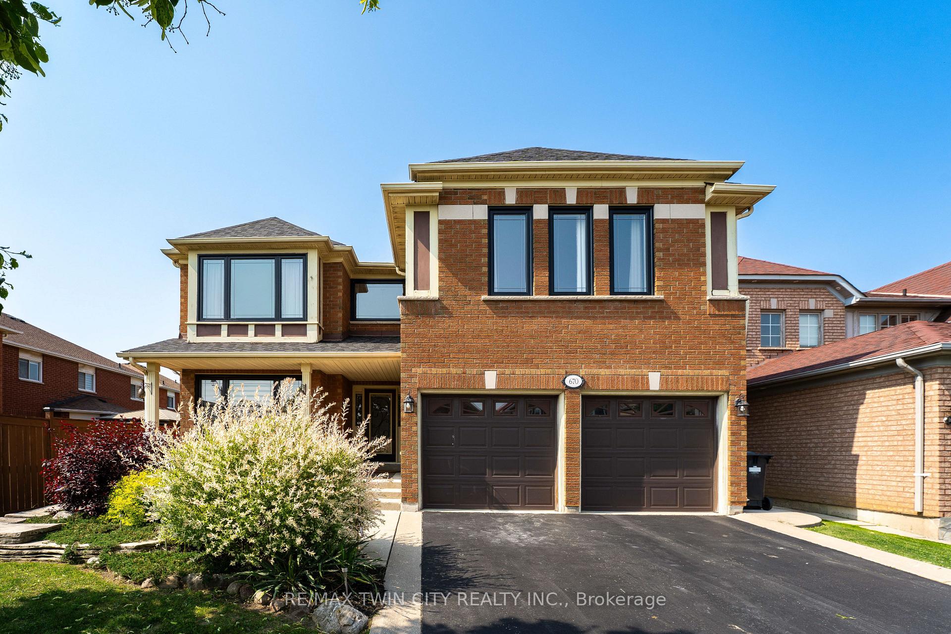 Photo 1 of 670 Peter Robertson Boulevard, Brampton, Sandringham-Wellington — HOMEH