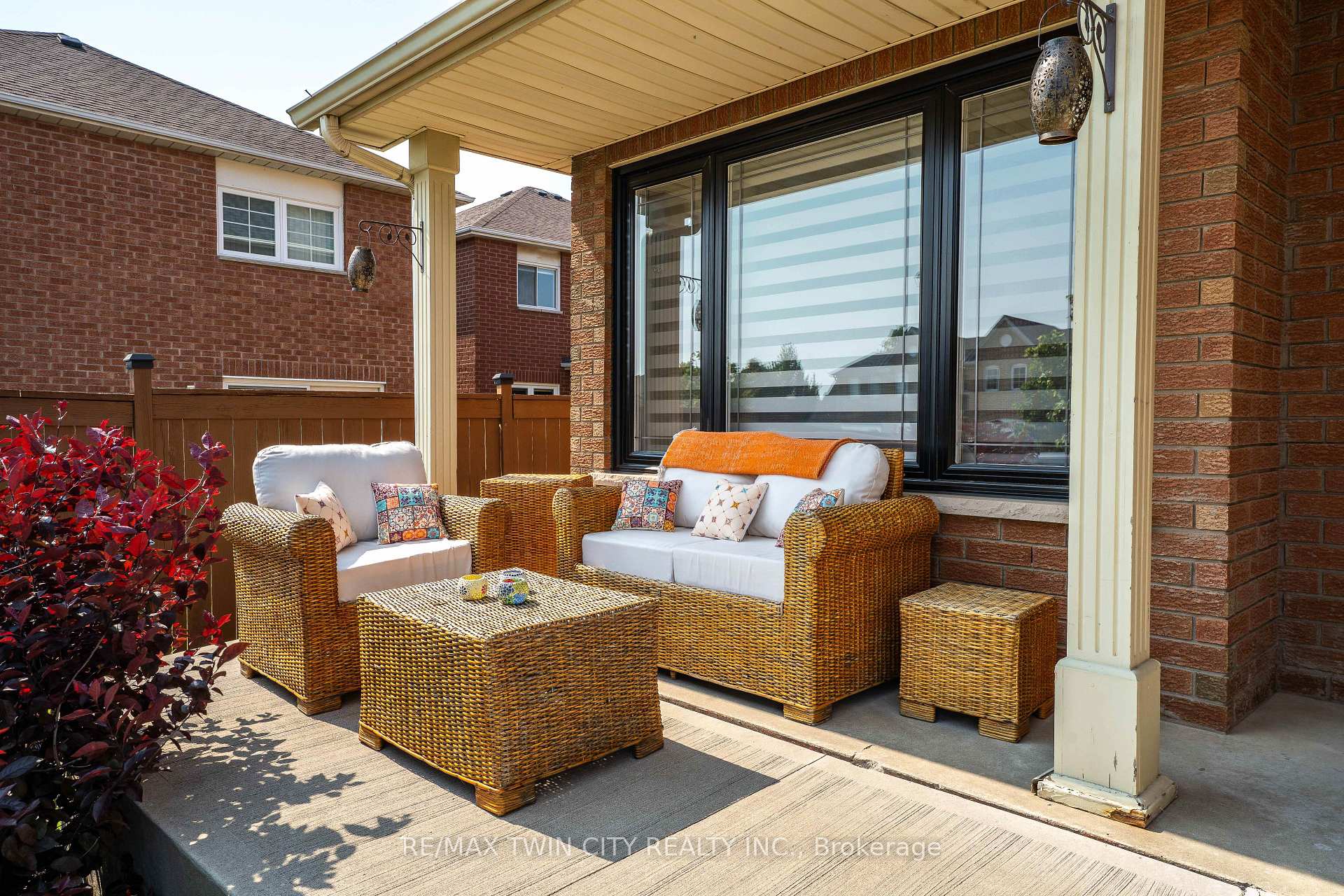 Photo 3 of 670 Peter Robertson Boulevard, Brampton, Sandringham-Wellington — HOMEH