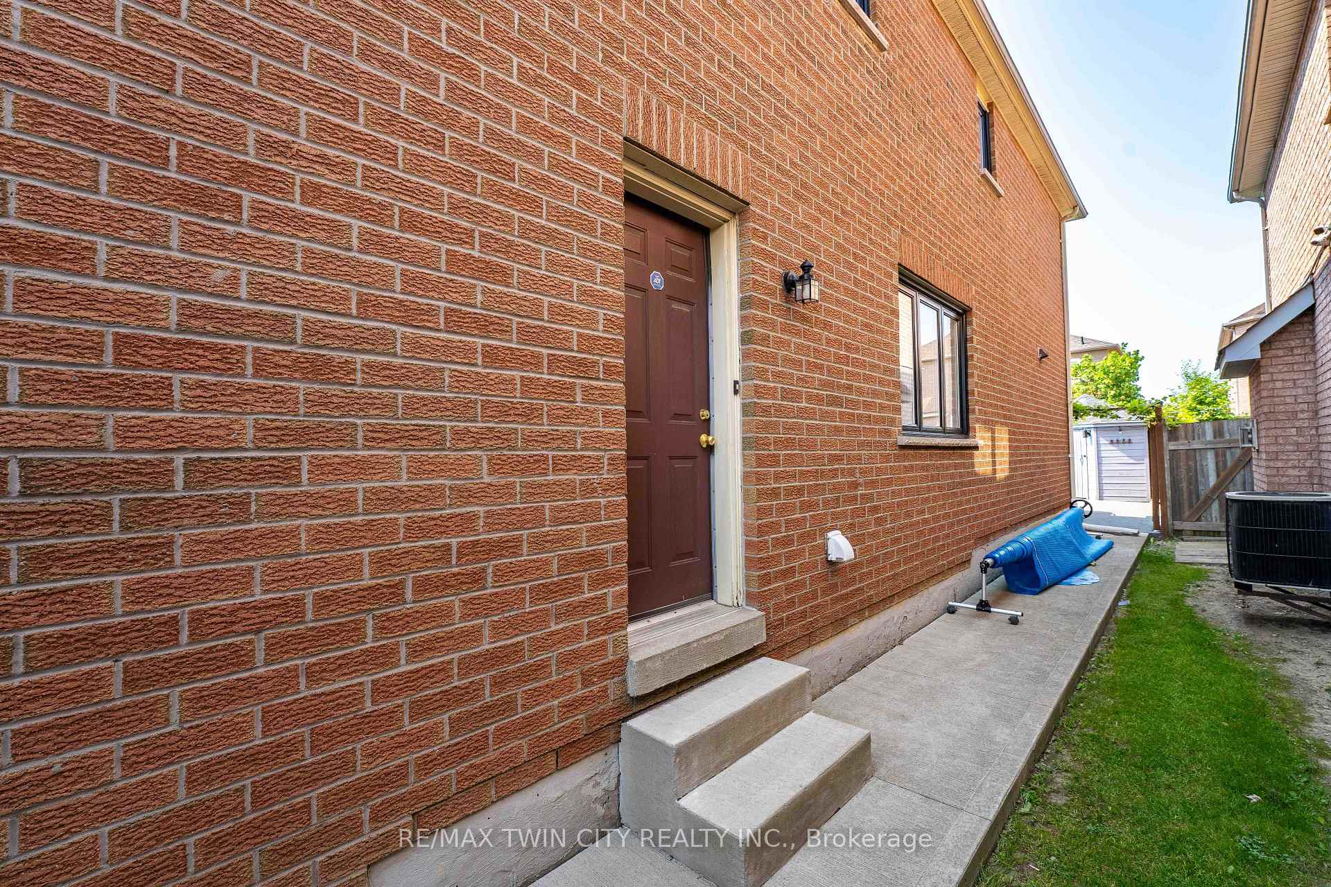 Photo 5 of 670 Peter Robertson Boulevard, Brampton, Sandringham-Wellington — HOMEH