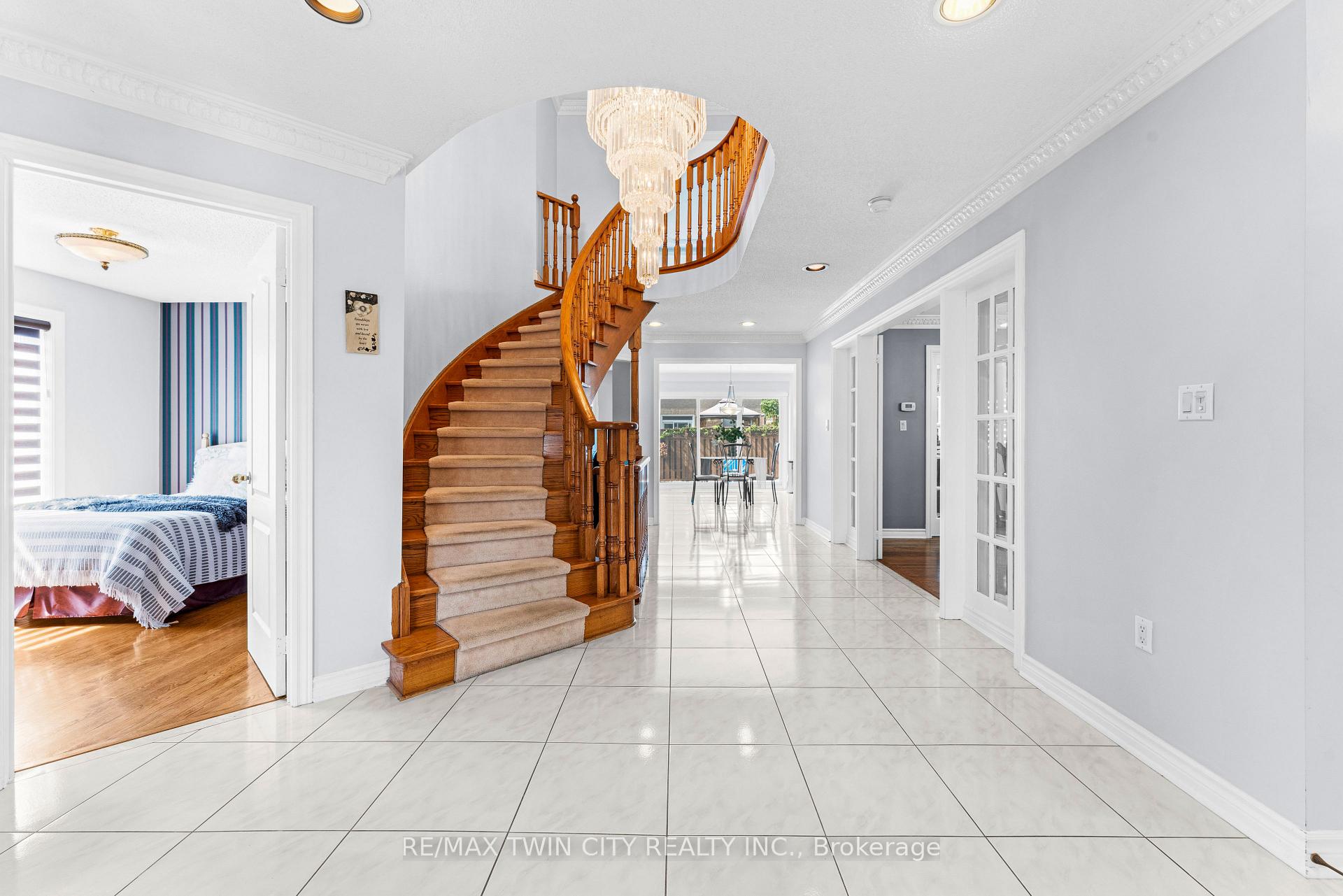 Photo 7 of 670 Peter Robertson Boulevard, Brampton, Sandringham-Wellington — HOMEH