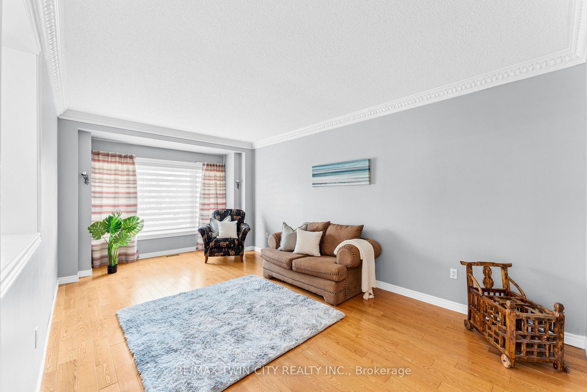 Photo 8 of 670 Peter Robertson Boulevard, Brampton, Sandringham-Wellington — HOMEH