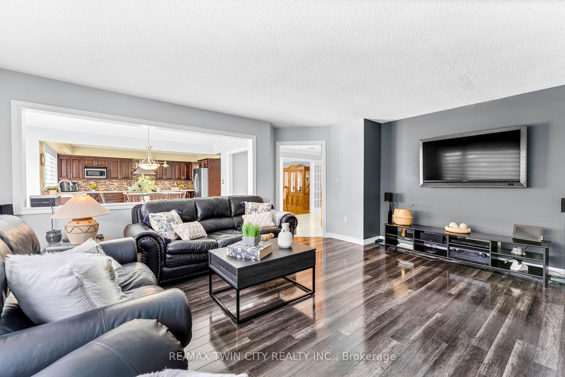 Photo 17 of 670 Peter Robertson Boulevard, Brampton, Sandringham-Wellington — HOMEH