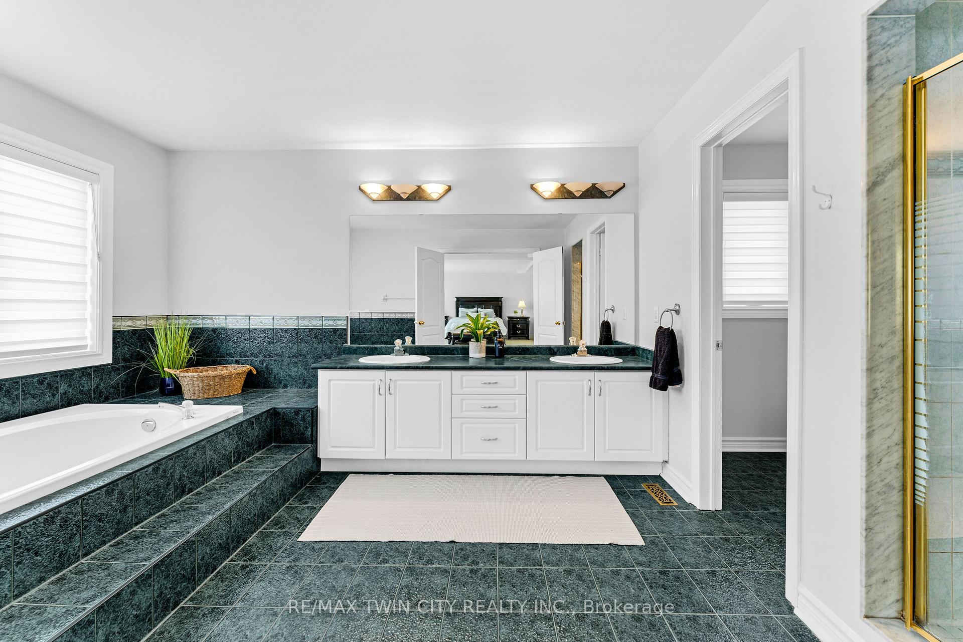 Photo 23 of 670 Peter Robertson Boulevard, Brampton, Sandringham-Wellington — HOMEH