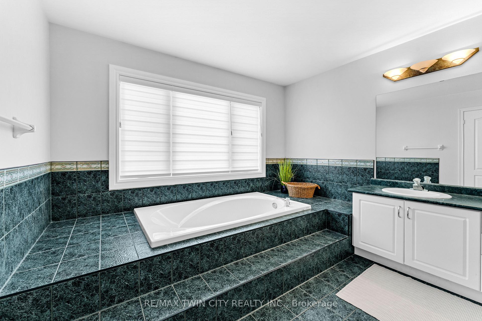 Photo 24 of 670 Peter Robertson Boulevard, Brampton, Sandringham-Wellington — HOMEH