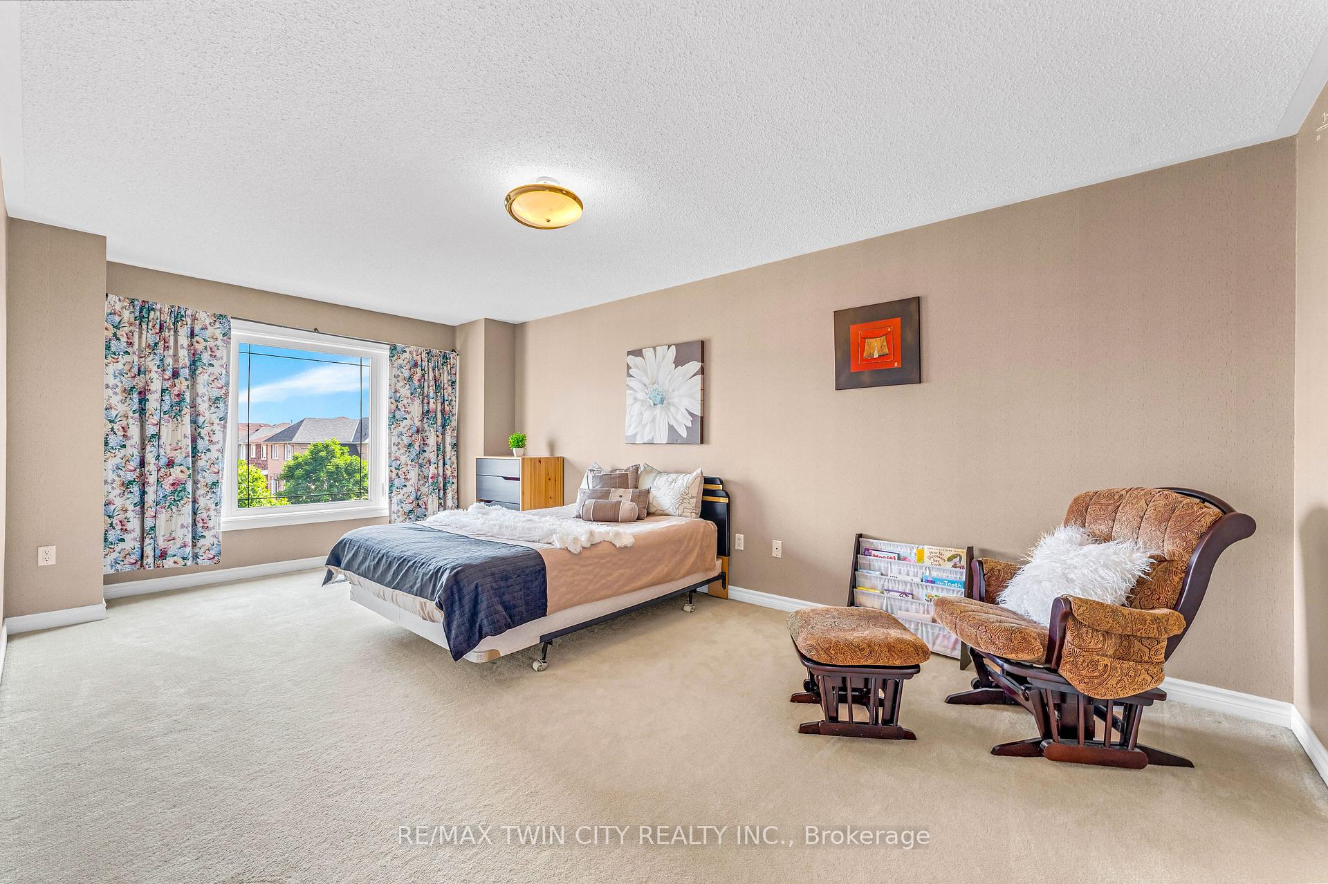 Photo 30 of 670 Peter Robertson Boulevard, Brampton, Sandringham-Wellington — HOMEH