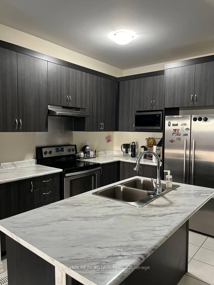 Photo 8 of 7 Kempsford Crescent, Brampton, Northwest Brampton — HOMEH