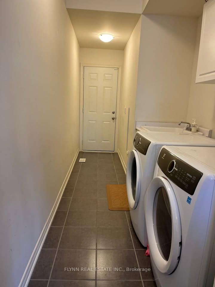 Photo 10 of 7 Kempsford Crescent, Brampton, Northwest Brampton — HOMEH
