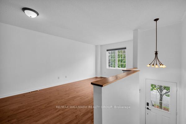 Photo 5 of 320 Gotham Private, Ottawa, Central Park — HOMEH