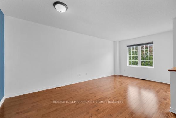 Photo 7 of 320 Gotham Private, Ottawa, Central Park — HOMEH