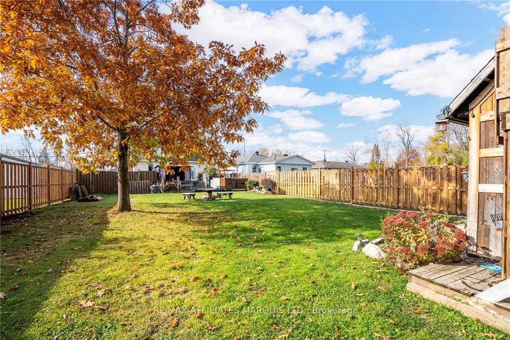 Photo 3 of 2747 Ross Avenue, Cornwall — HOMEH