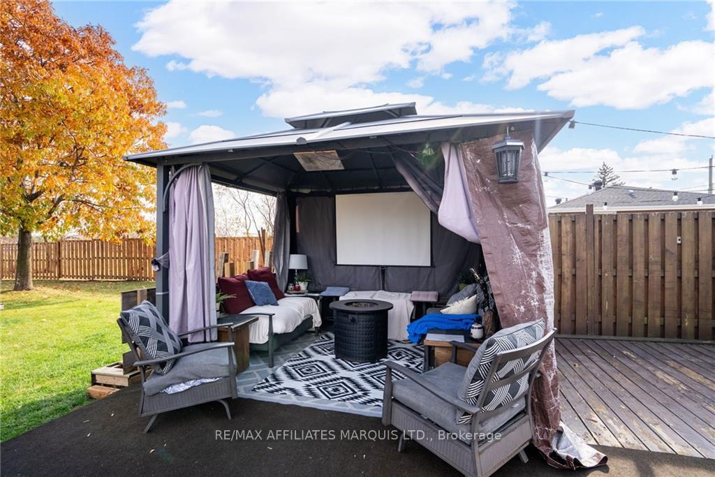Photo 8 of 2747 Ross Avenue, Cornwall — HOMEH