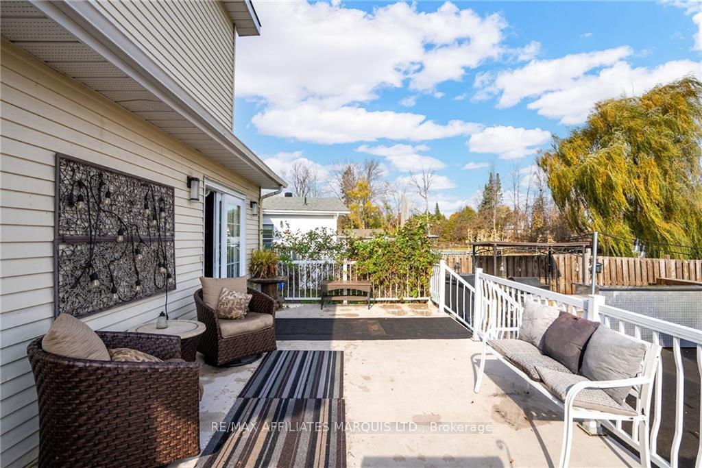 Photo 10 of 2747 Ross Avenue, Cornwall — HOMEH