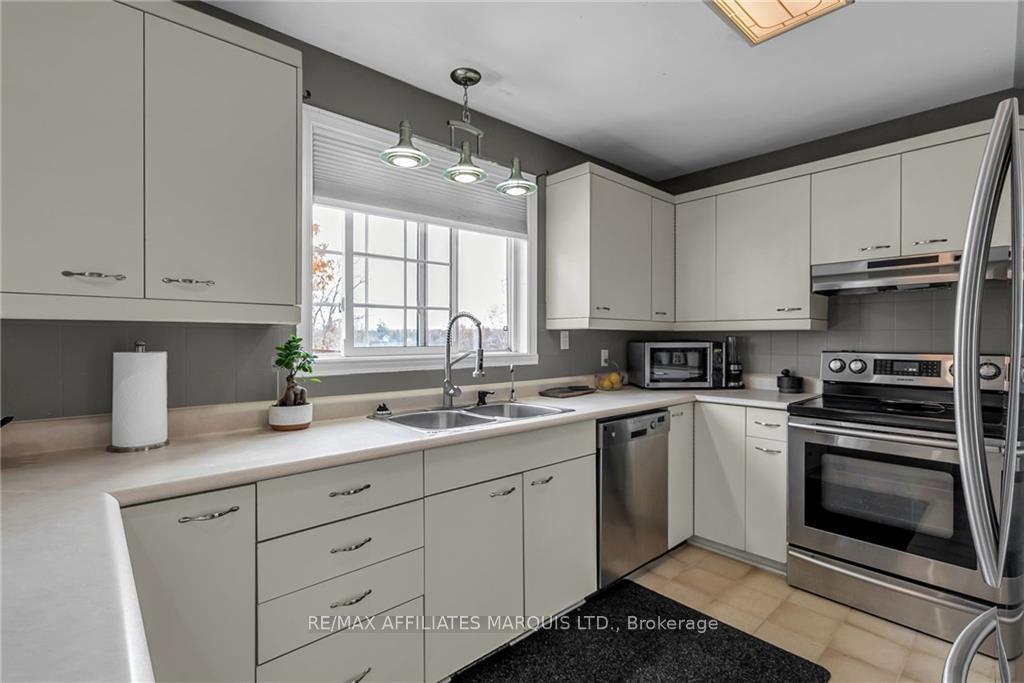 Photo 20 of 2747 Ross Avenue, Cornwall — HOMEH