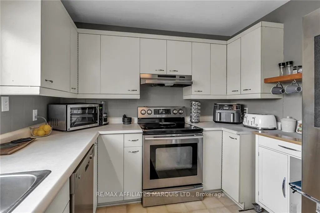 Photo 21 of 2747 Ross Avenue, Cornwall — HOMEH