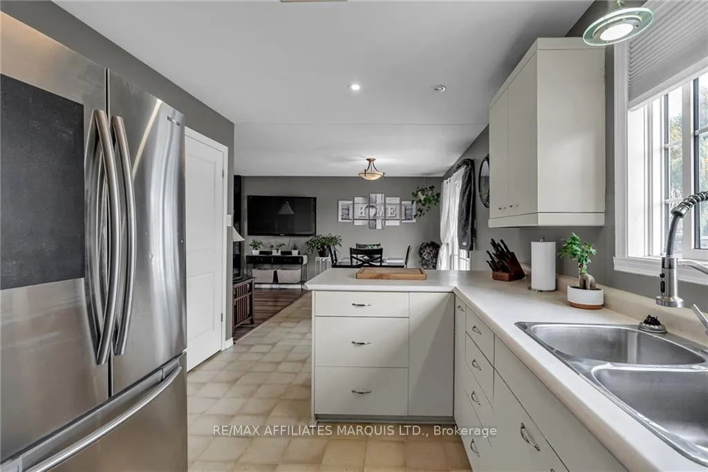 Photo 22 of 2747 Ross Avenue, Cornwall — HOMEH