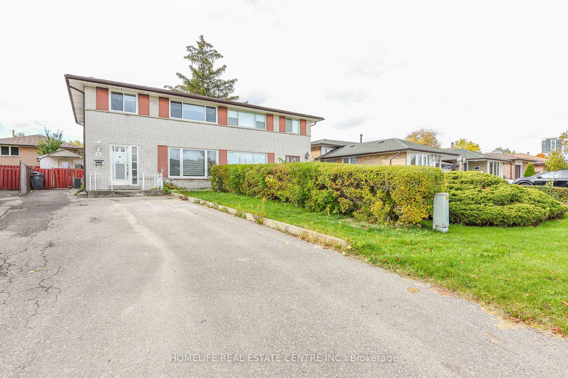 Photo 2 of 58 Wilton Drive, Brampton, Brampton East — HOMEH