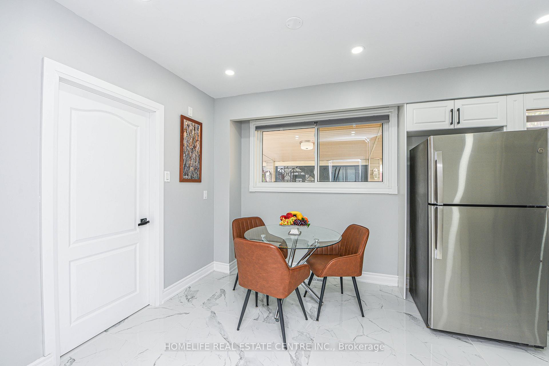 Photo 10 of 58 Wilton Drive, Brampton, Brampton East — HOMEH