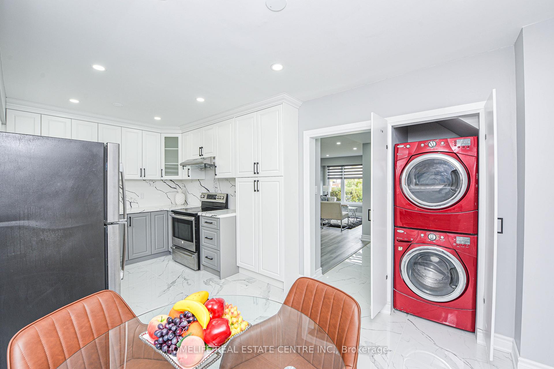 Photo 12 of 58 Wilton Drive, Brampton, Brampton East — HOMEH