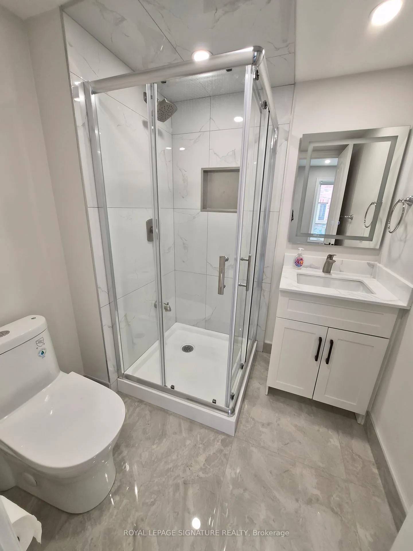 Photo 4 of 31 Shiff Crescent, Brampton, Heart Lake East — HOMEH