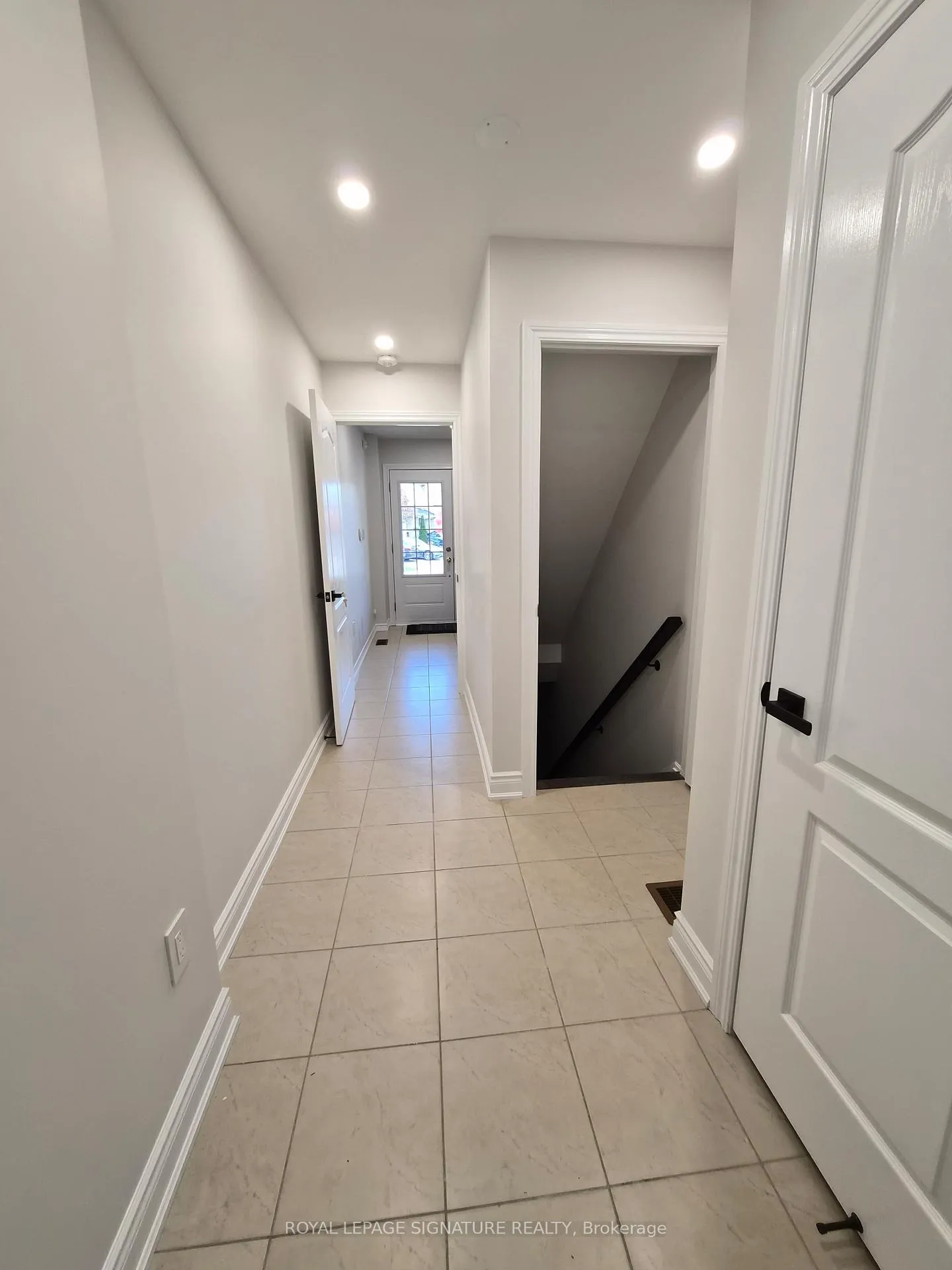 Photo 5 of 31 Shiff Crescent, Brampton, Heart Lake East — HOMEH
