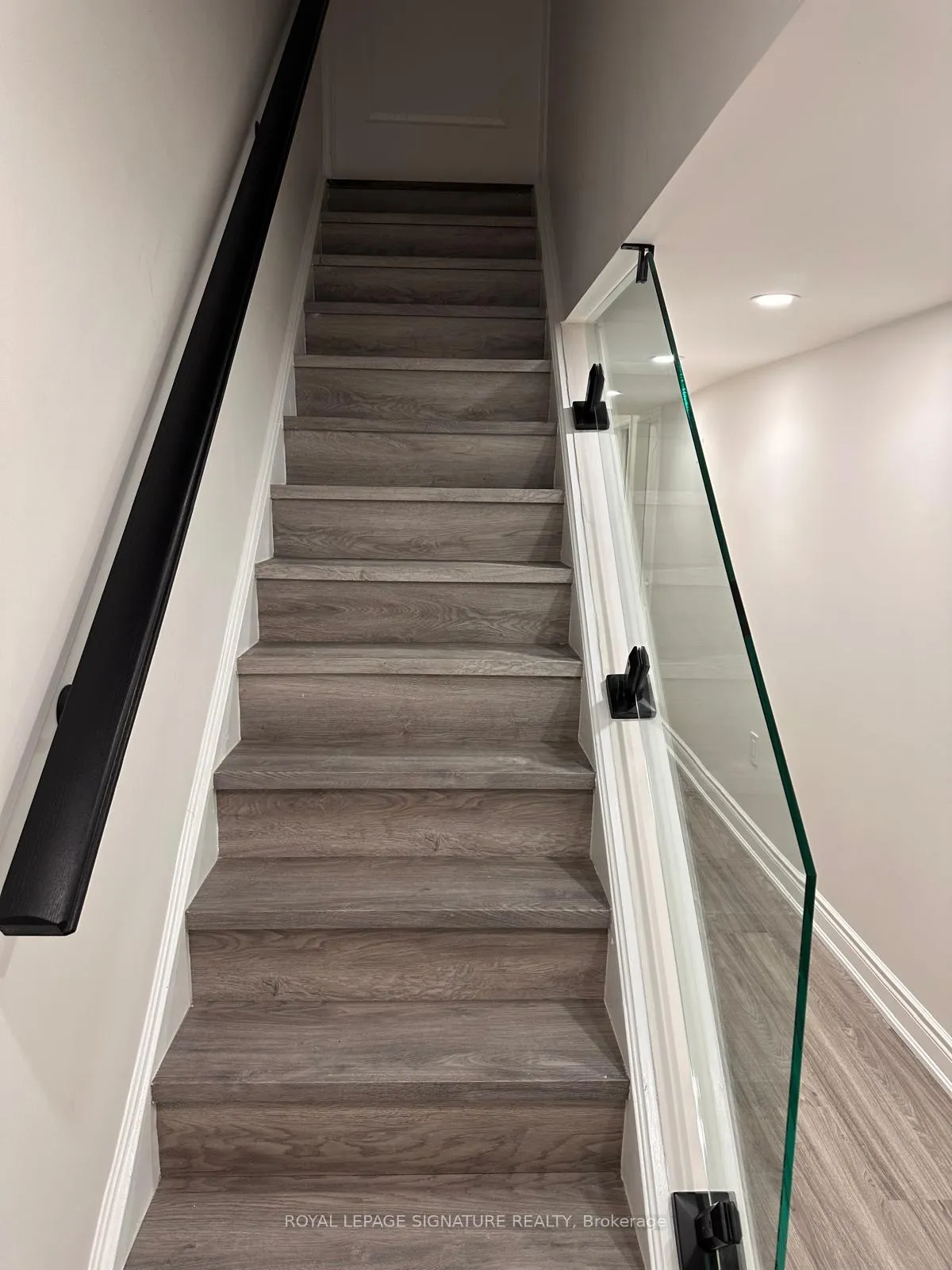 Photo 7 of 31 Shiff Crescent, Brampton, Heart Lake East — HOMEH
