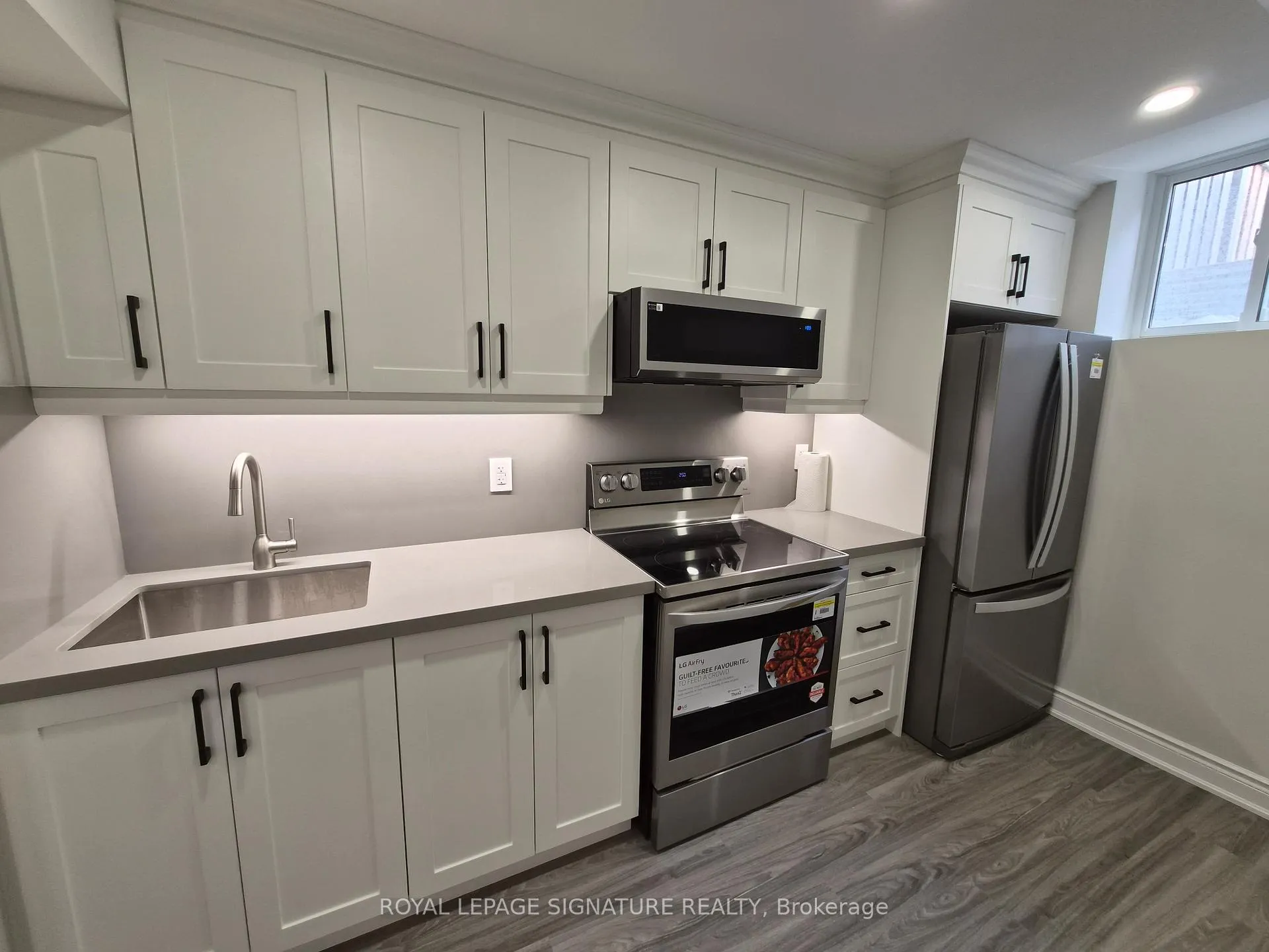 Photo 9 of 31 Shiff Crescent, Brampton, Heart Lake East — HOMEH