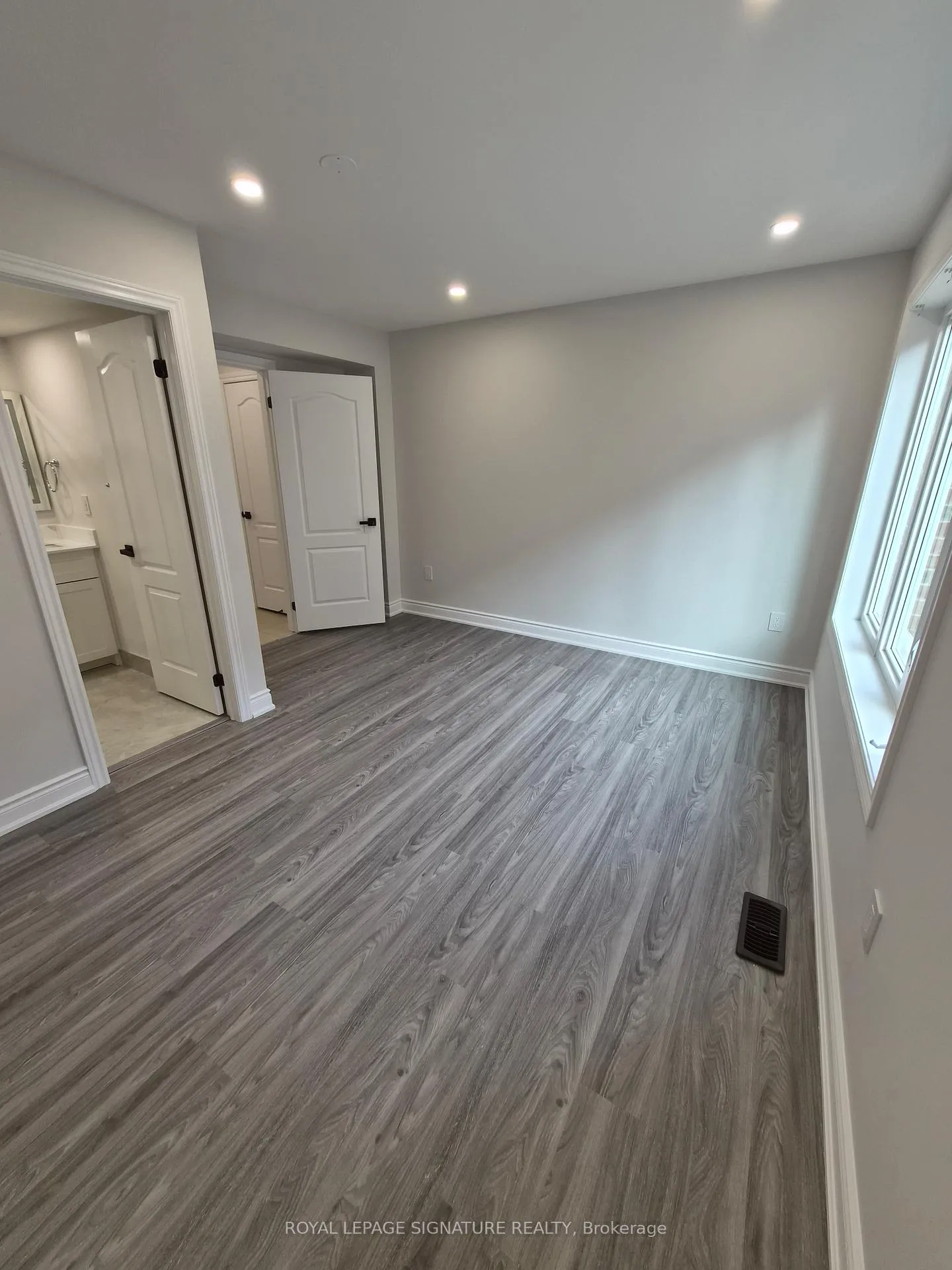Photo 10 of 31 Shiff Crescent, Brampton, Heart Lake East — HOMEH