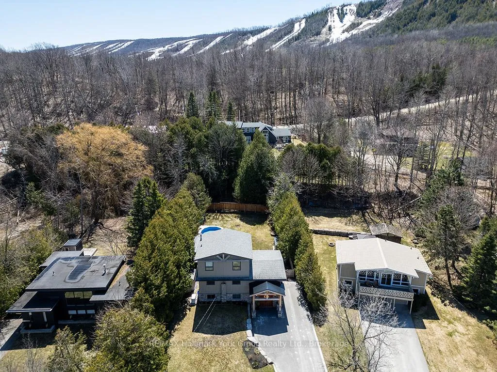 Photo 5 of 128 James Street S, Blue Mountains — HOMEH