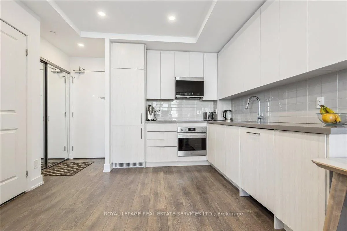 Photo 5 of Unit 2002, 297 Oak Walk Dr, Oakville, River Oaks — HOMEH