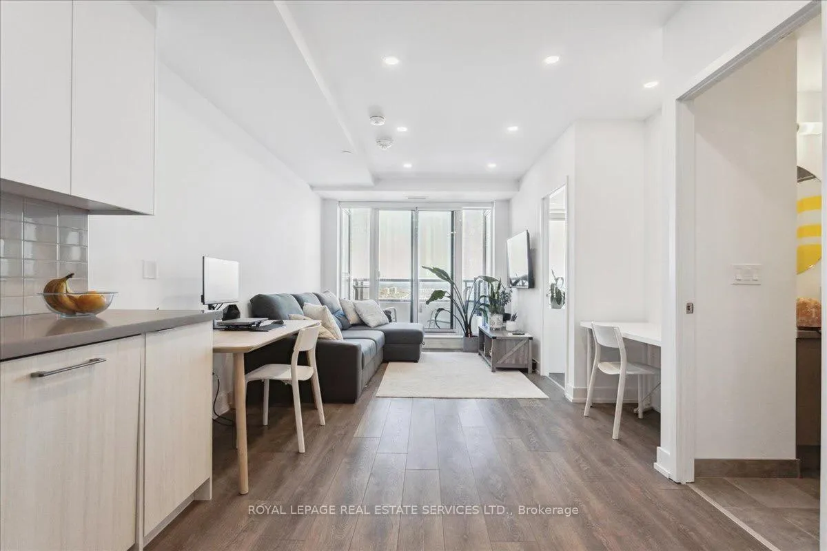 Photo 8 of Unit 2002, 297 Oak Walk Dr, Oakville, River Oaks — HOMEH