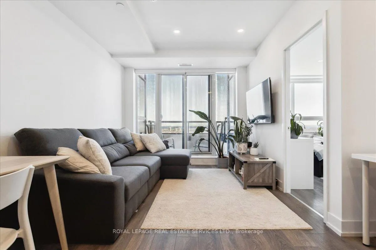 Photo 9 of Unit 2002, 297 Oak Walk Dr, Oakville, River Oaks — HOMEH