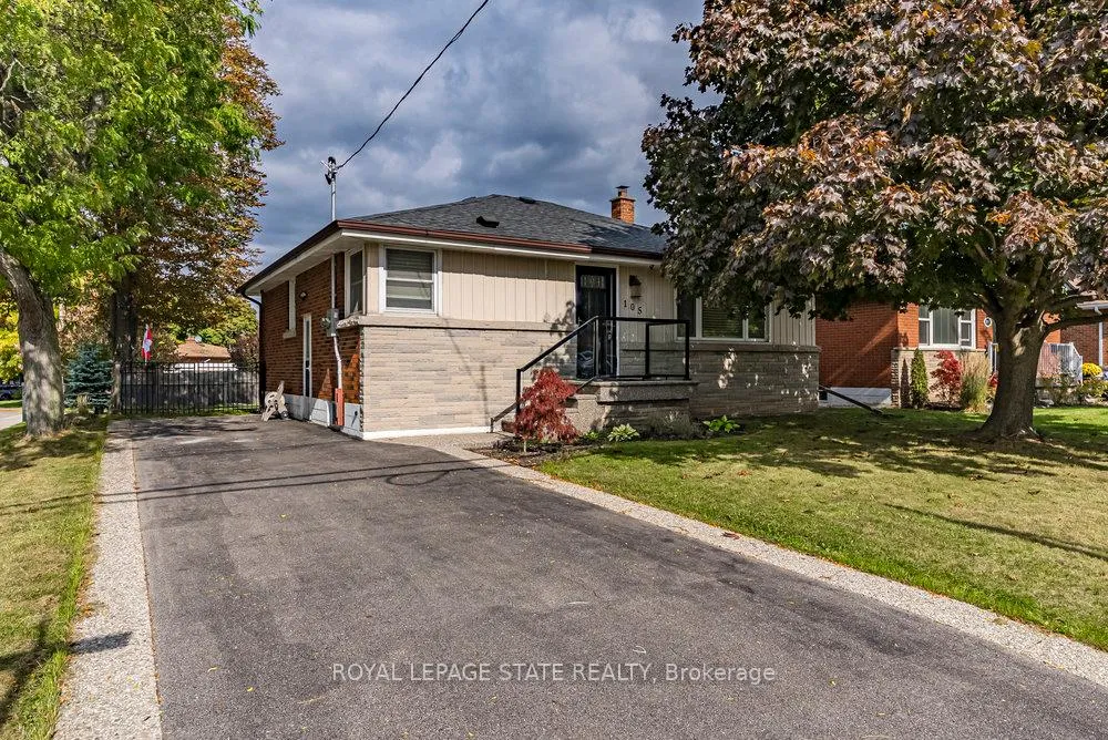 Photo 2 of 105 McElroy Road E, Hamilton, Balfour — HOMEH