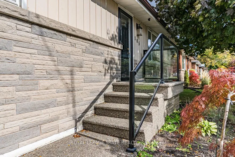 Photo 3 of 105 McElroy Road E, Hamilton, Balfour — HOMEH