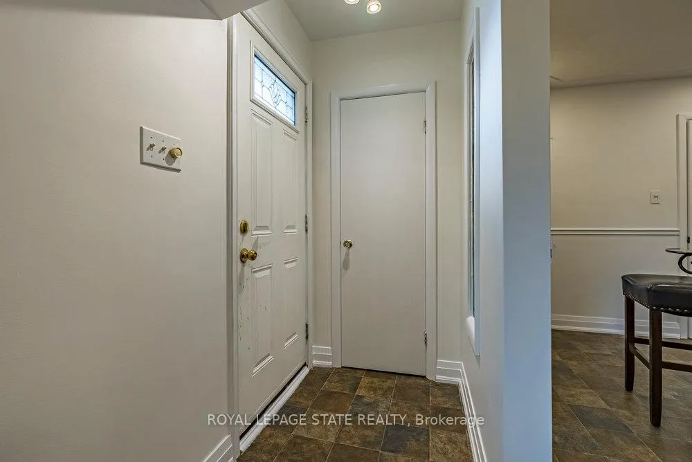 Photo 4 of 105 McElroy Road E, Hamilton, Balfour — HOMEH