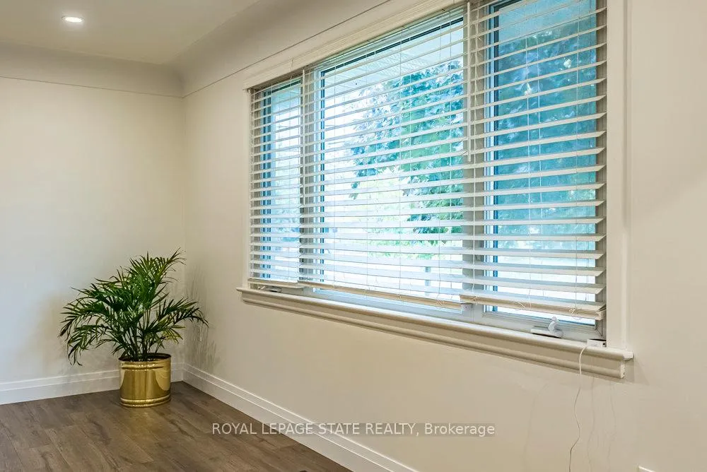 Photo 5 of 105 McElroy Road E, Hamilton, Balfour — HOMEH