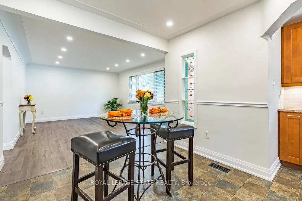 Photo 7 of 105 McElroy Road E, Hamilton, Balfour — HOMEH
