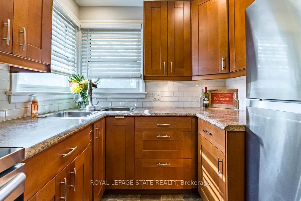Photo 13 of 105 McElroy Road E, Hamilton, Balfour — HOMEH
